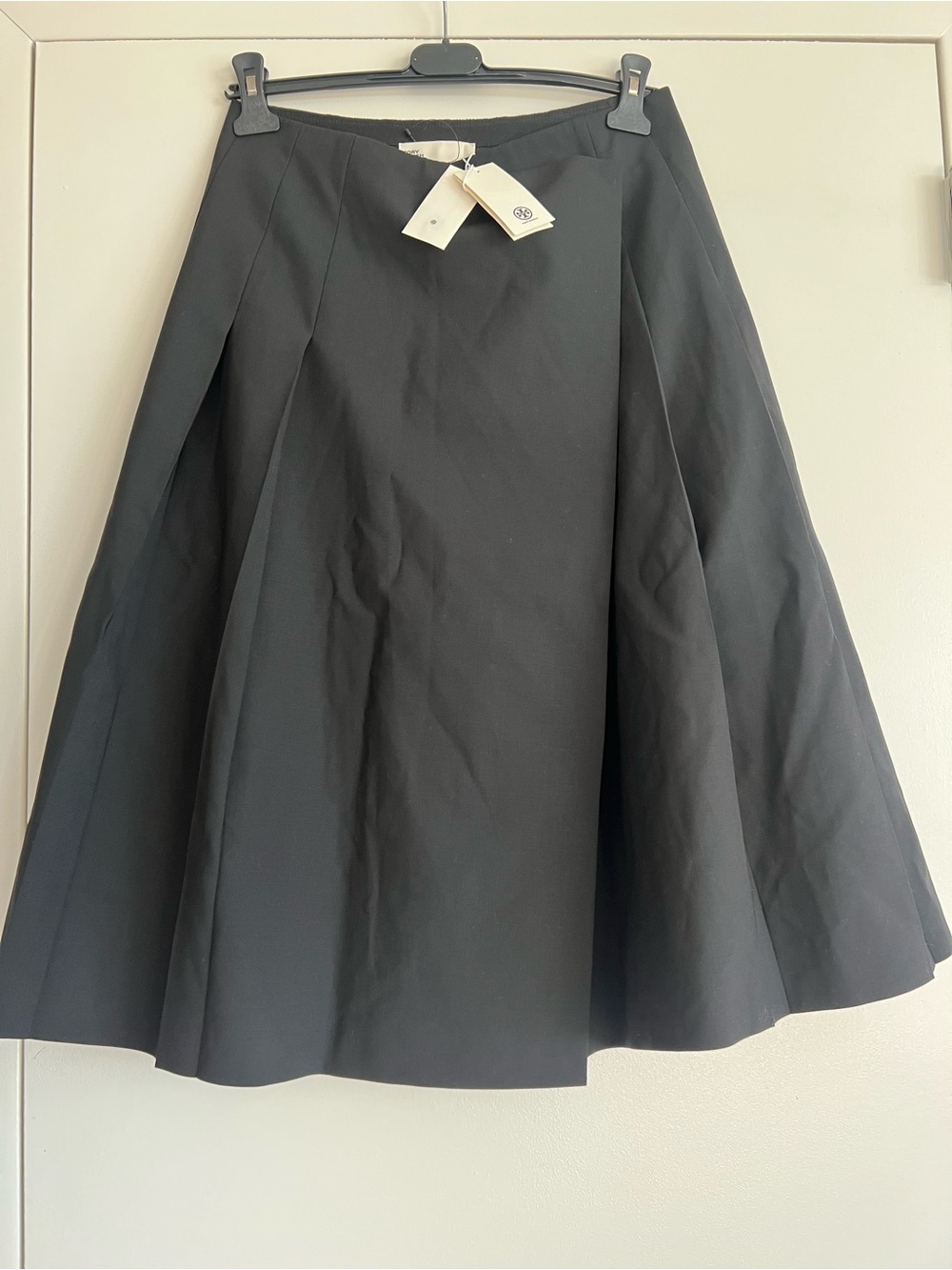 NWT Tory Burch Black Structured Pleated Midi Skirt
